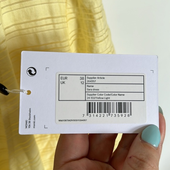 Monki Seersucker Puff Sleeve Dress - Picture 5 of 7